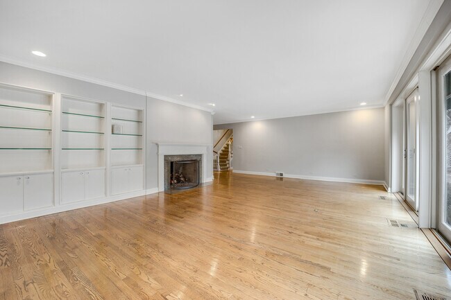 Foto del edificio - 120 E 8th St