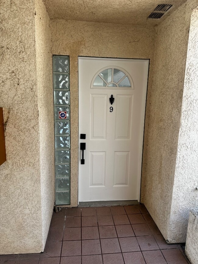 Building Photo - 4003 Sunset Dr