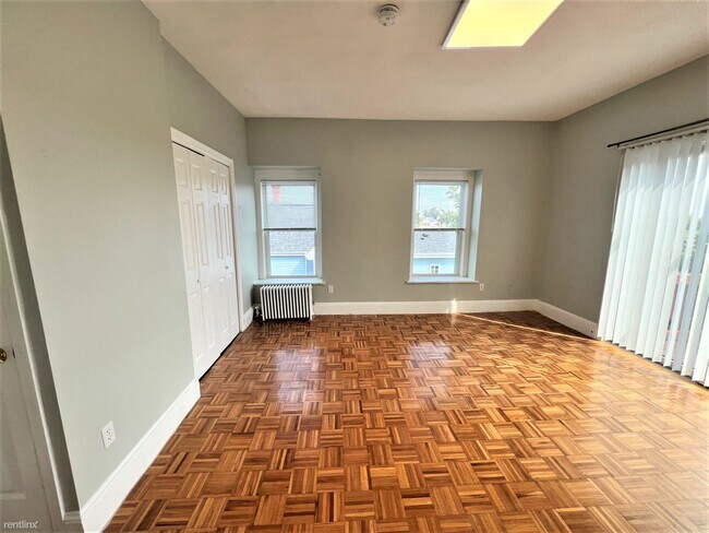 Building Photo - 2 br, 1 bath Triplex - 0Pearl Ave Apt 2