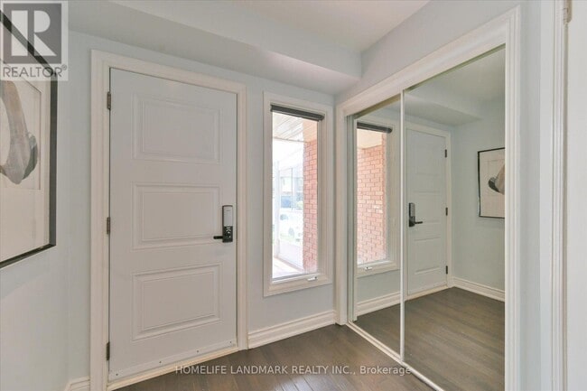 Building Photo - 32 Queensmill Ct