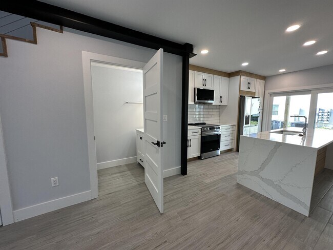 Foto del edificio - 265 Sailfish Dr E