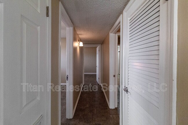 Building Photo - 130 Township Ln