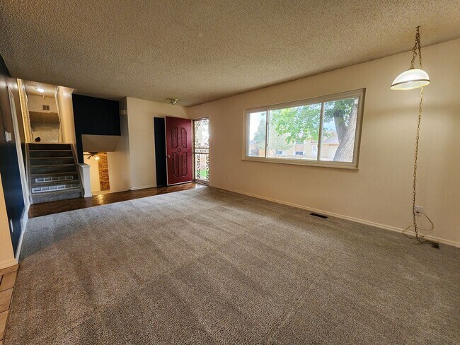 Foto del edificio - Charming 5-Bed, 3-Bath Home Near Ft. Carson