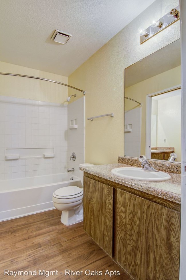 Building Photo - 4930 College Oak Dr