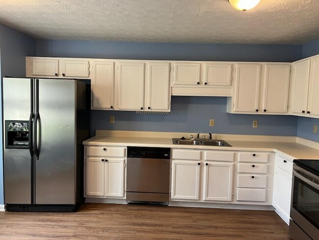 Building Photo - 3907 Meadow Creek Dr