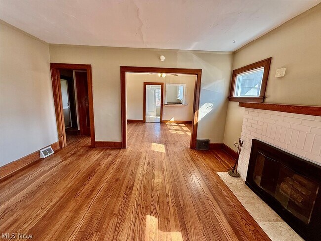 Foto del edificio - 364 N Chillicothe Rd