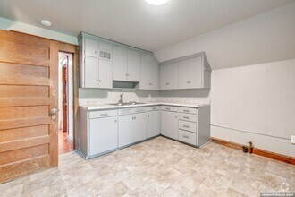 Building Photo - 714 S Memorial Dr
