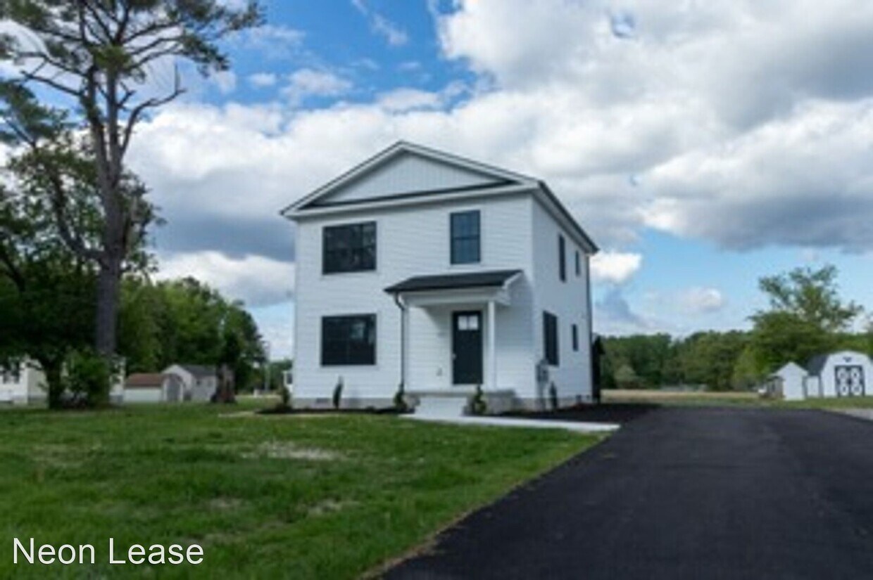 4 br, 2 bath House 674 N Bedford St House Rental in DE