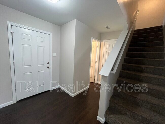Building Photo - 8963 Poppy Ln