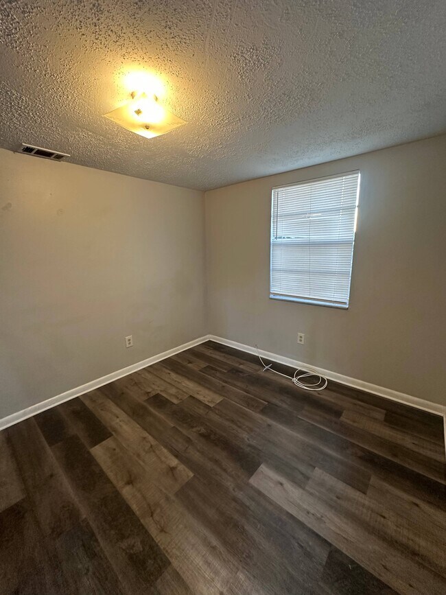 Foto del edificio - 2911 E 33rd Ave