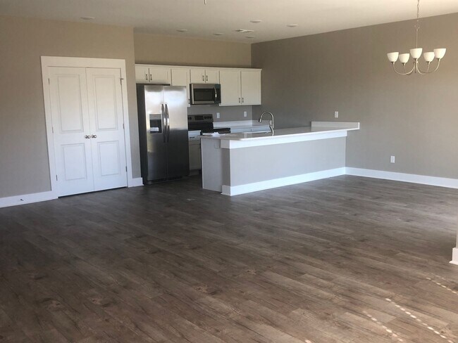 Foto del edificio - 3 Bedroom Home in Valley View PRE LEASE