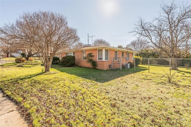 Foto del edificio - 6956 Park Pl Dr