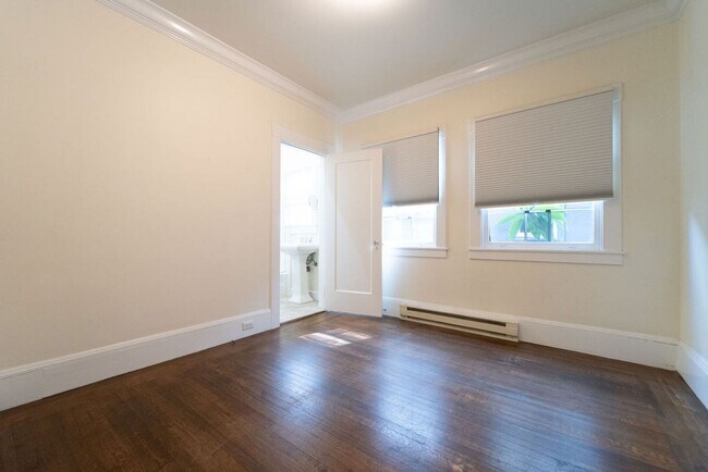 Building Photo - 2703 Stuart St