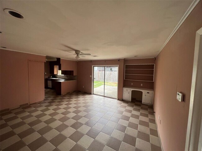 Building Photo - 15614 Silver Ridge Dr