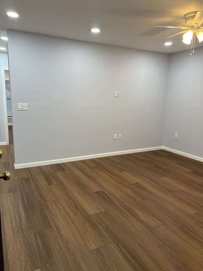 Building Photo - 384 Palisade Ave