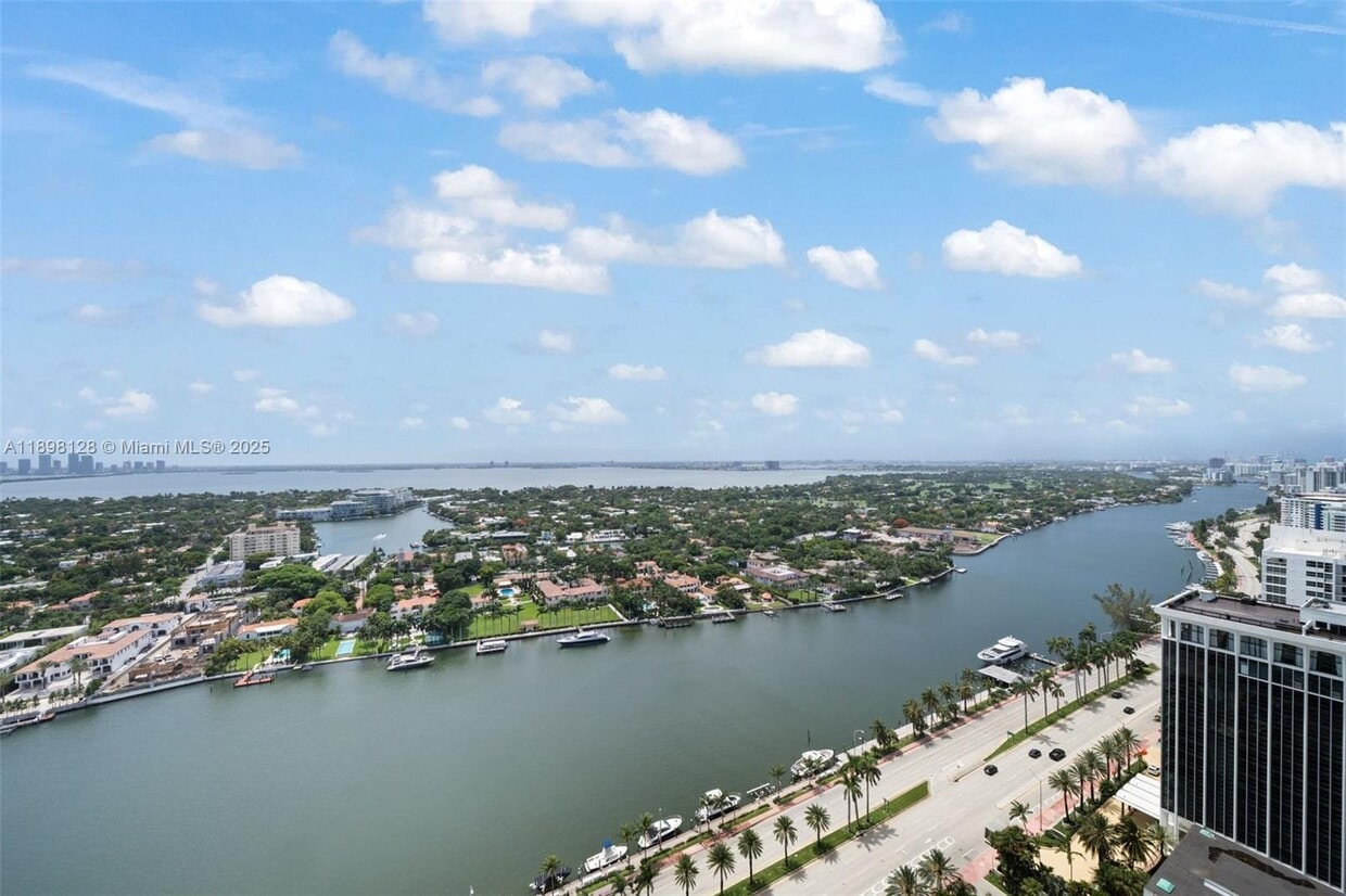 Foto principal - 4775 Collins Ave
