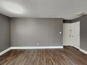 Building Photo - 107 E 16th Ave