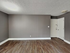 Building Photo - 107 E 16th Ave