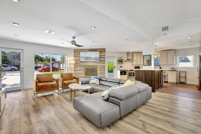 Foto del edificio - Lakefront Family Fun Home with Private Doc...
