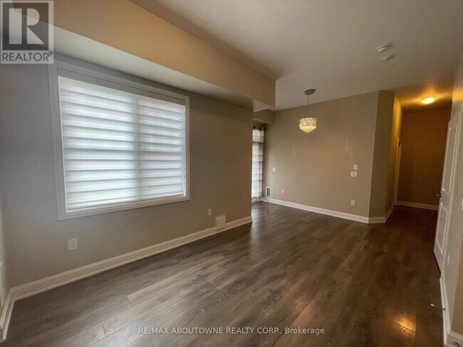 Building Photo - 276 Gatwick Dr