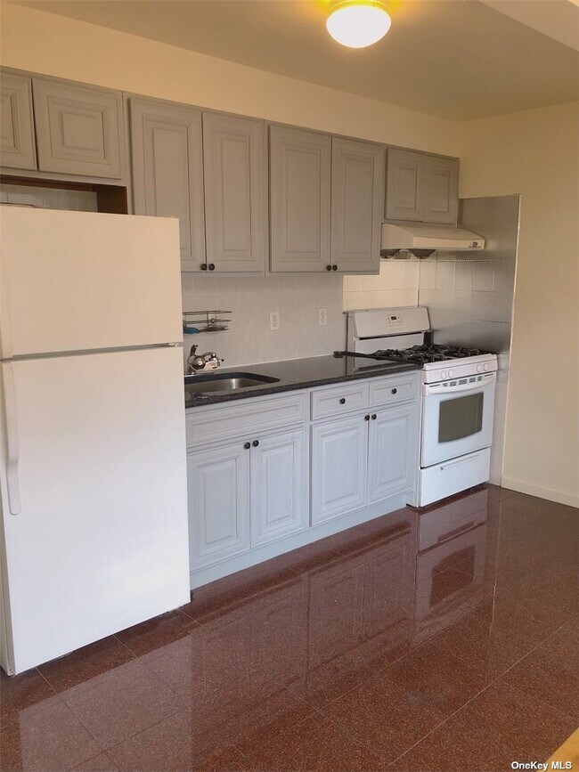 Foto del edificio - 140-32 Cherry Ave