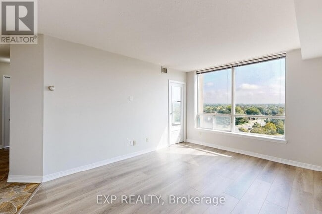 Building Photo - 711 Rossland Rd E