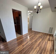 Building Photo - 1600 Renate Dr