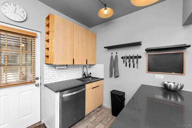 Foto del edificio - 4862 N Ashland Ave