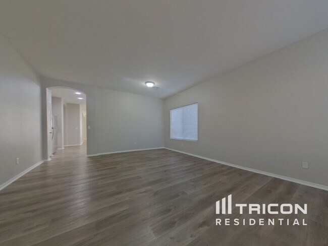 Foto del edificio - 12530 W Washington St