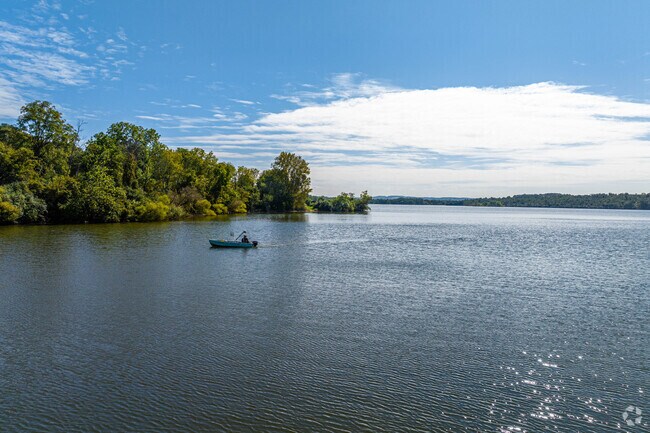 Residents of Hampton can go boating on Spruce Run Reservoir.