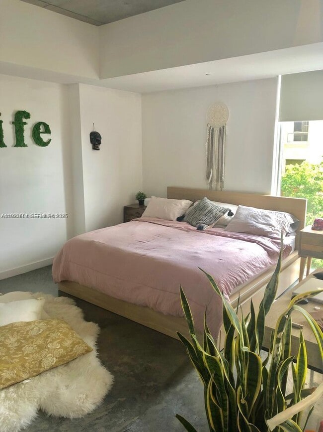 Foto del edificio - 151 SE 1st St