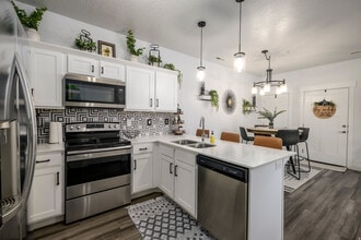 Building Photo - 1838 W Eaglewood Dr