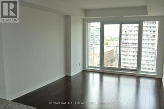Building Photo - 242 Rideau St