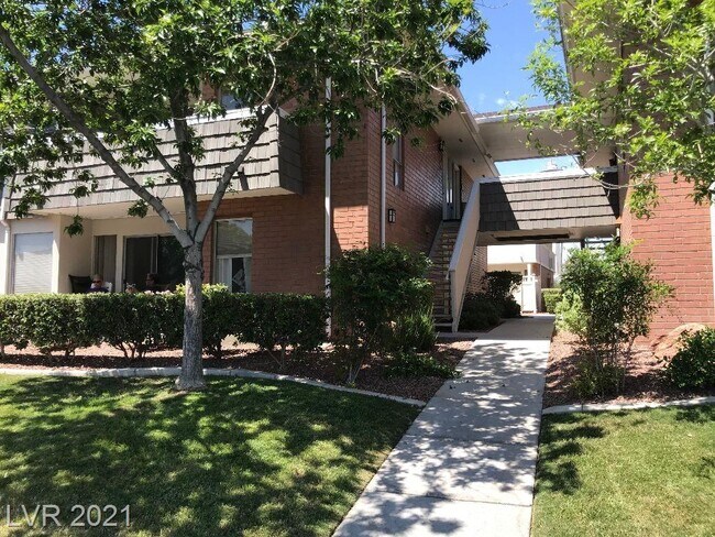 Building Photo - 762 Oakmont Ave