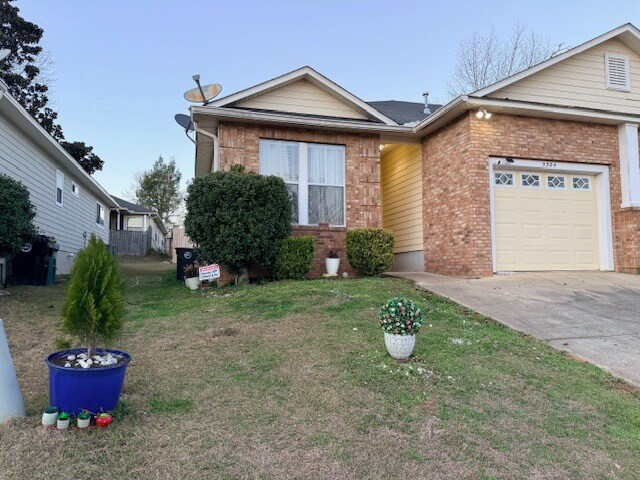 Foto del edificio - 5504 Hampton Woods Way