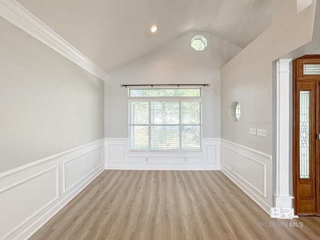 Building Photo - 521 Wedgewood Dr