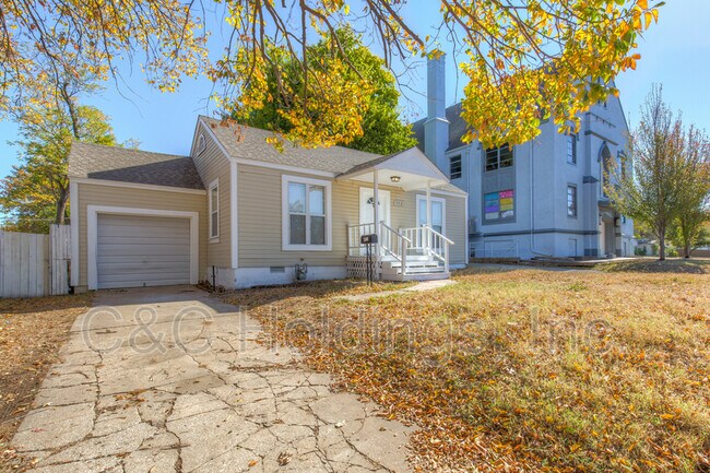 Building Photo - 403 S Pittsburg Ave