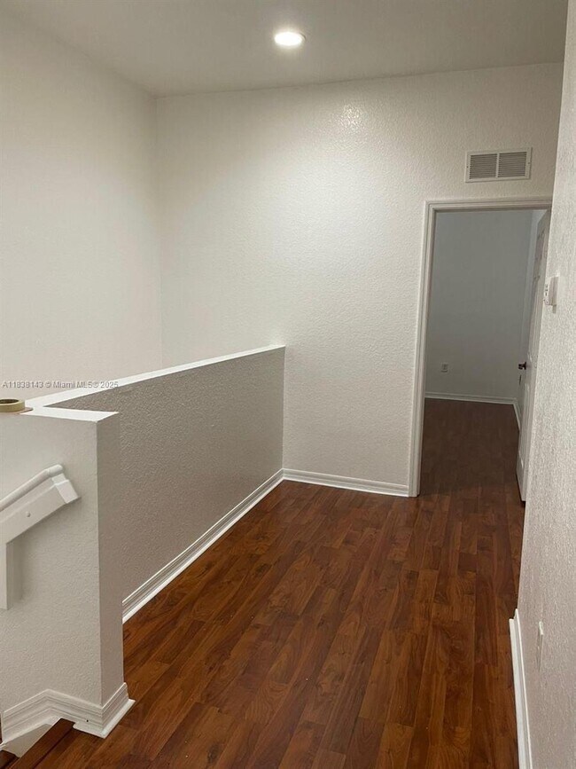 Foto del edificio - 4911 SW 140th Terrace