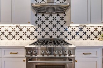 Building Photo - 820 Wakefield Dr