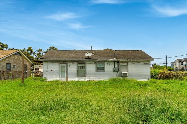 Building Photo - 209 Hyta St