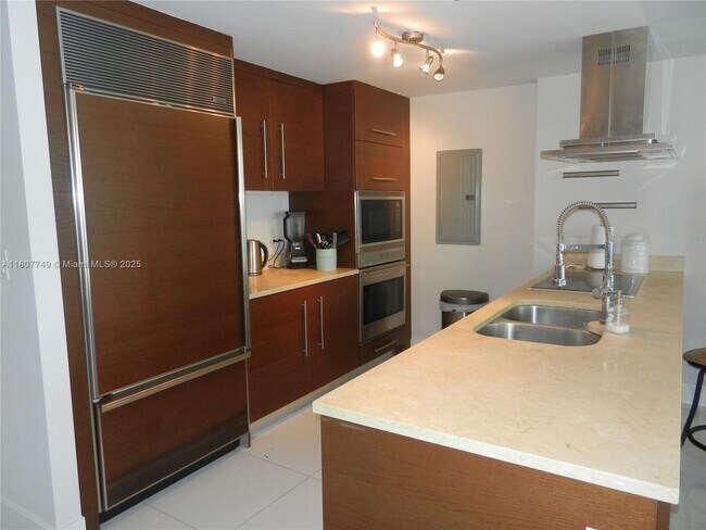 Foto del edificio - 465 Brickell Ave