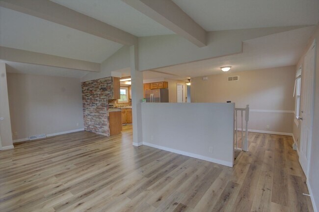 Building Photo - 3 bed home