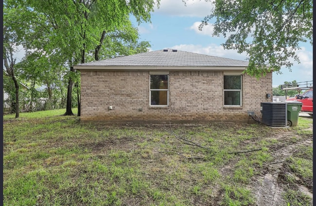 Building Photo - 12824 Seagoville Rd