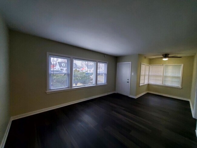 Foto del edificio - Oak Lawn Home