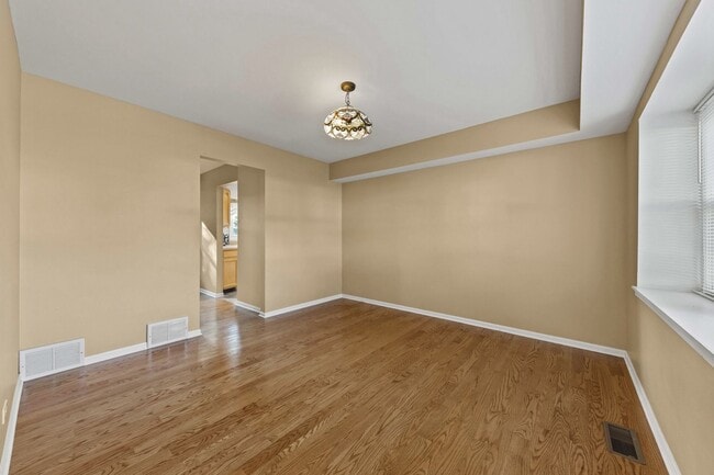 Foto del edificio - Buffalo Grove 4 Bedroom located in the Stephenson School District!