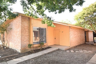 Building Photo - 115-117 W Timberview Ln