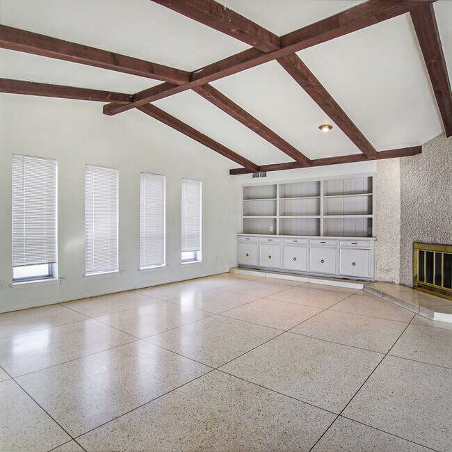 Foto del edificio - 3656 Stables Ln
