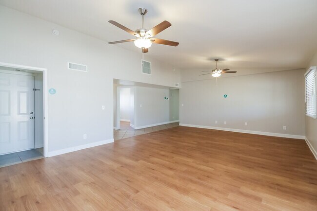 Building Photo - 7008 W Canterbury Dr
