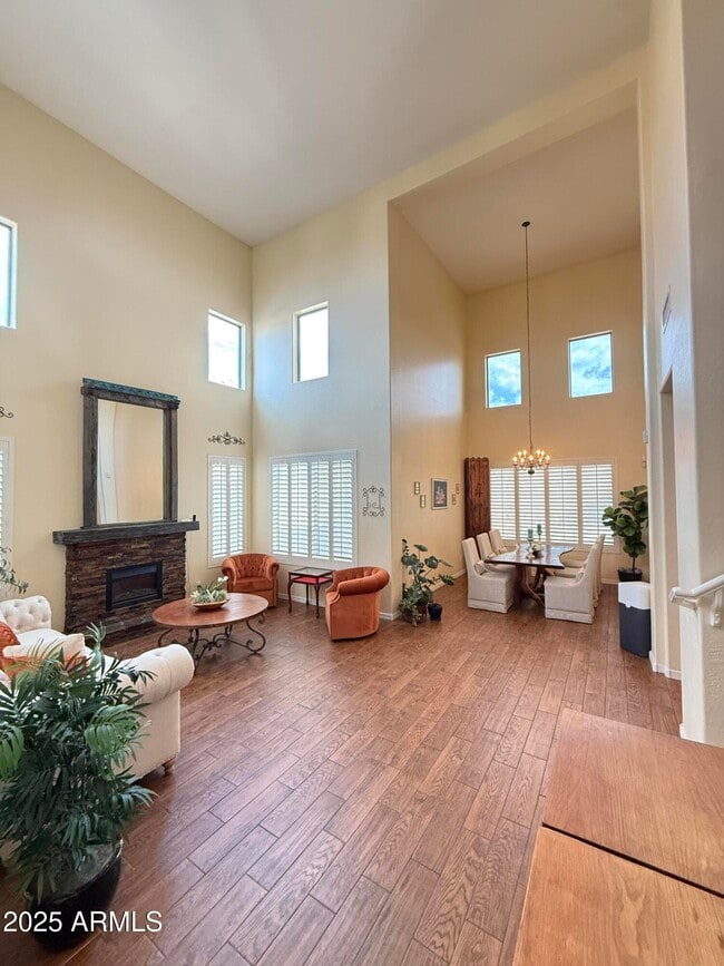 Foto del edificio - 2245 W Clearview Trail