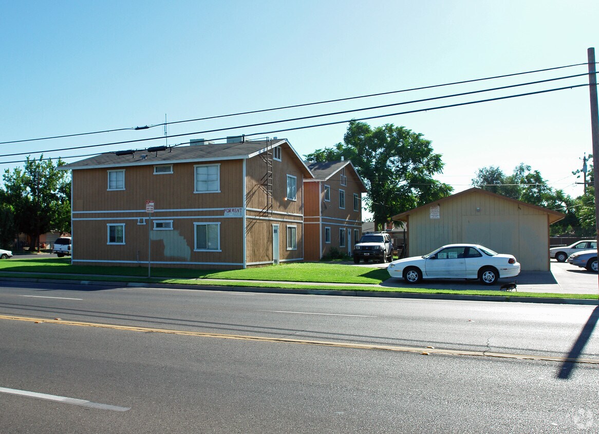 Building Photo - 4604 E Lowe Ave